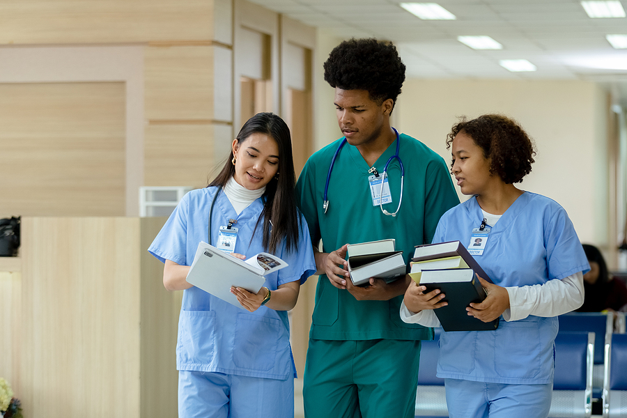 Featured Image For: 6 Benefits of a Career in Medical Assisting 