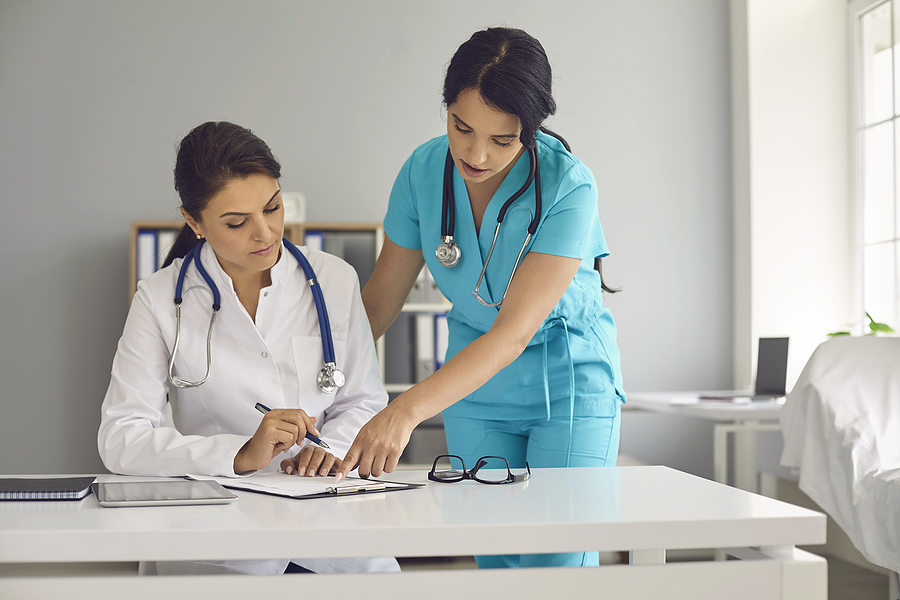Featured Image For: How Does a Medical Assistant and a Nurse Differ? 